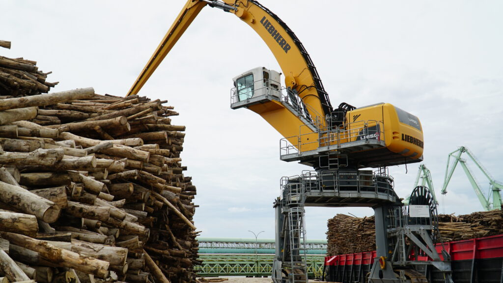 wood moving from cranes